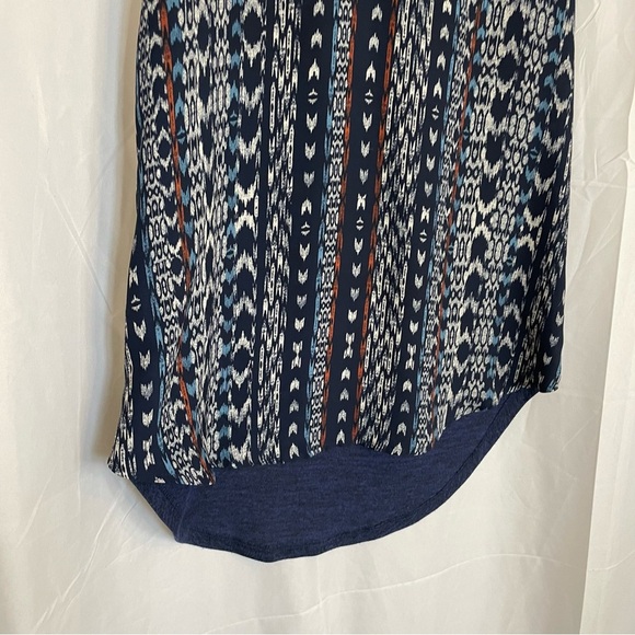 MAURICES Women’s Blue White Aztec Print Short Sleeve Blouse Size Medium - Picture 4 of 11